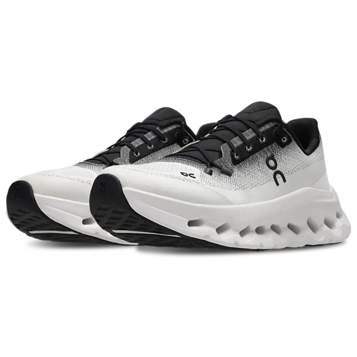 RIVEN FASHION | ON CLOUD SNEAKERS