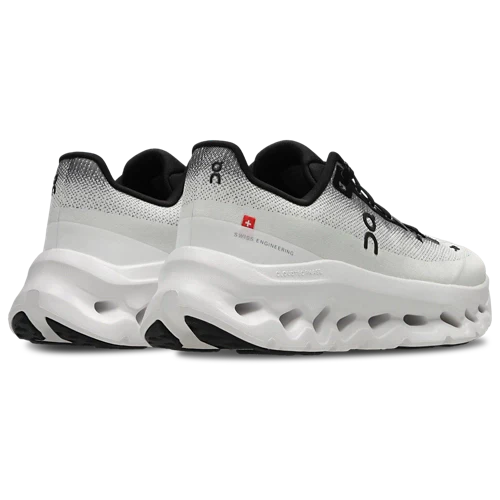 RIVEN FASHION | ON CLOUD SNEAKERS